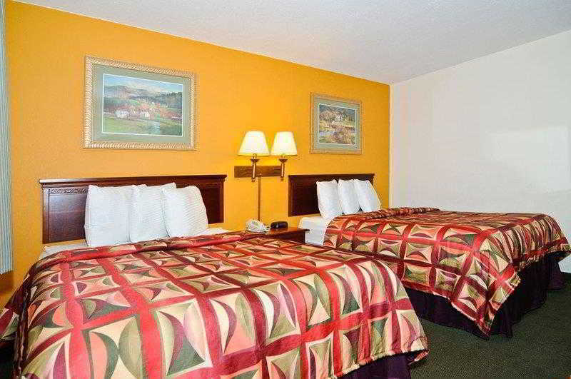 Best Western Adena Inn Чиликоти Стая снимка