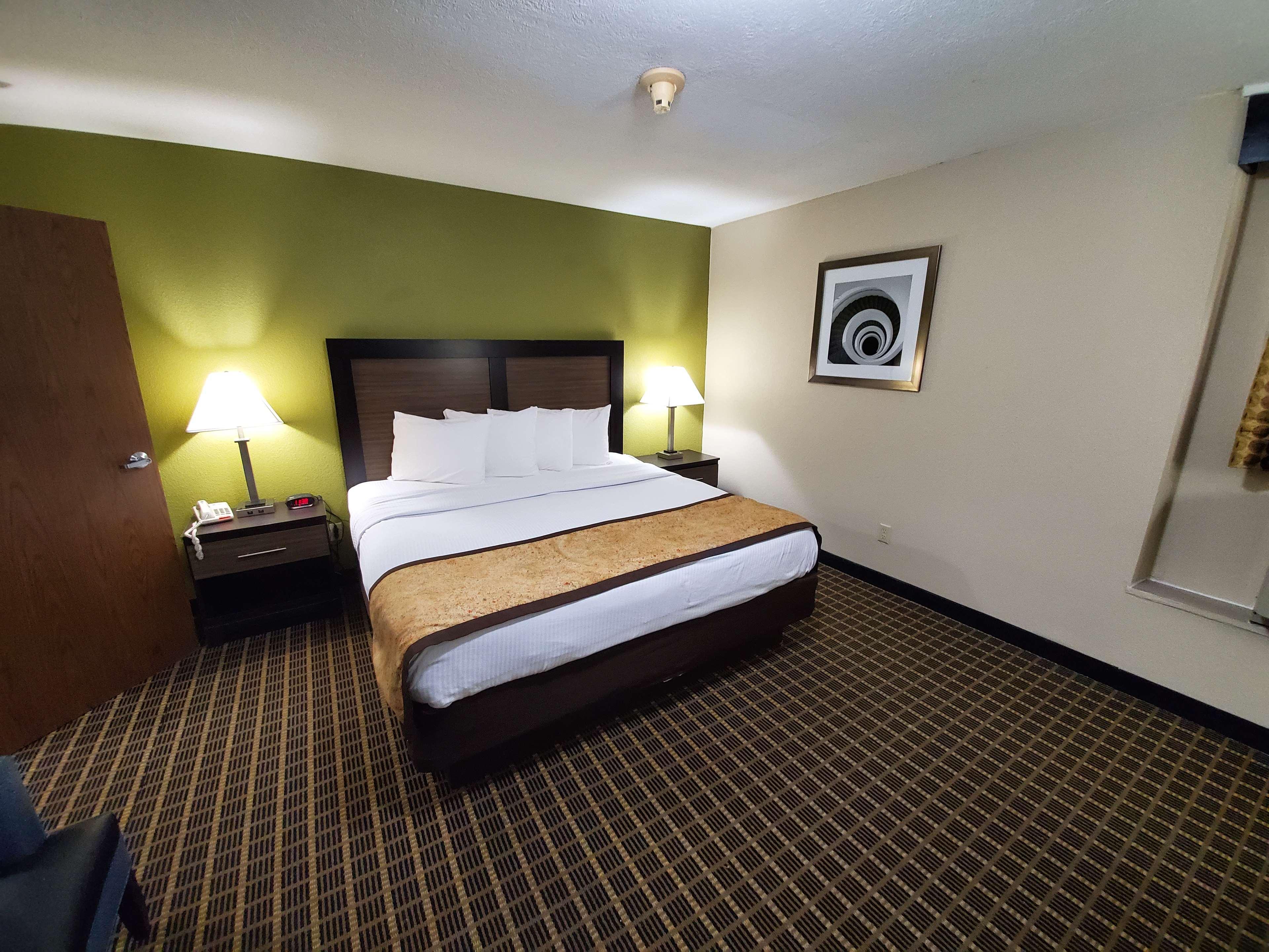Best Western Adena Inn Чиликоти Екстериор снимка