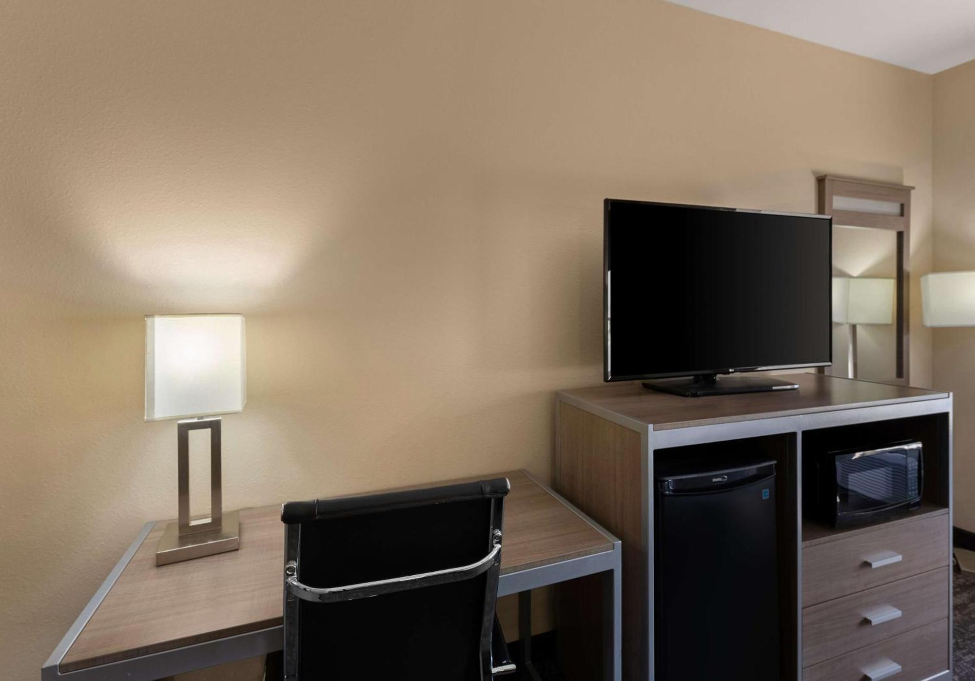 Best Western Adena Inn Чиликоти Екстериор снимка