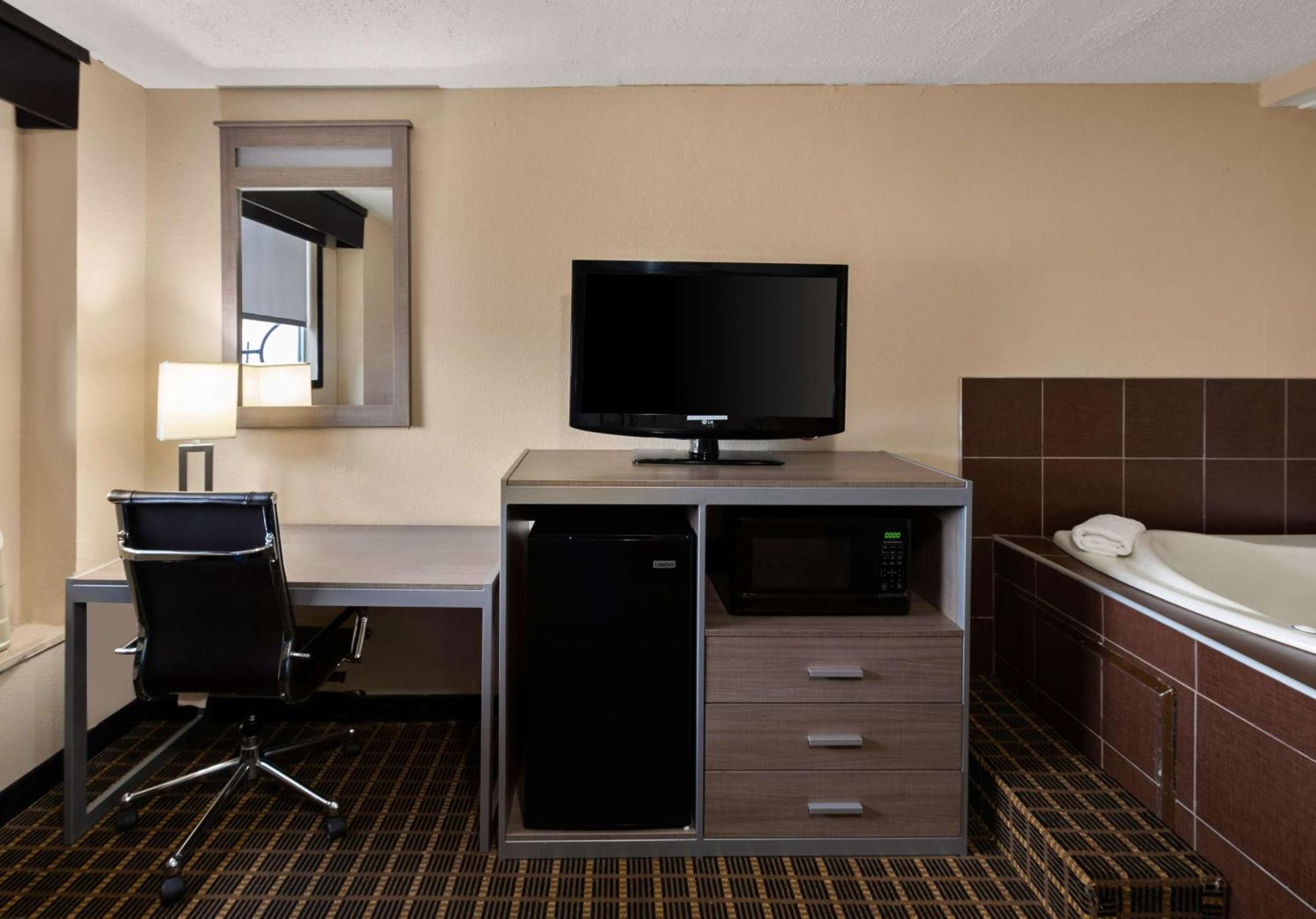 Best Western Adena Inn Чиликоти Екстериор снимка