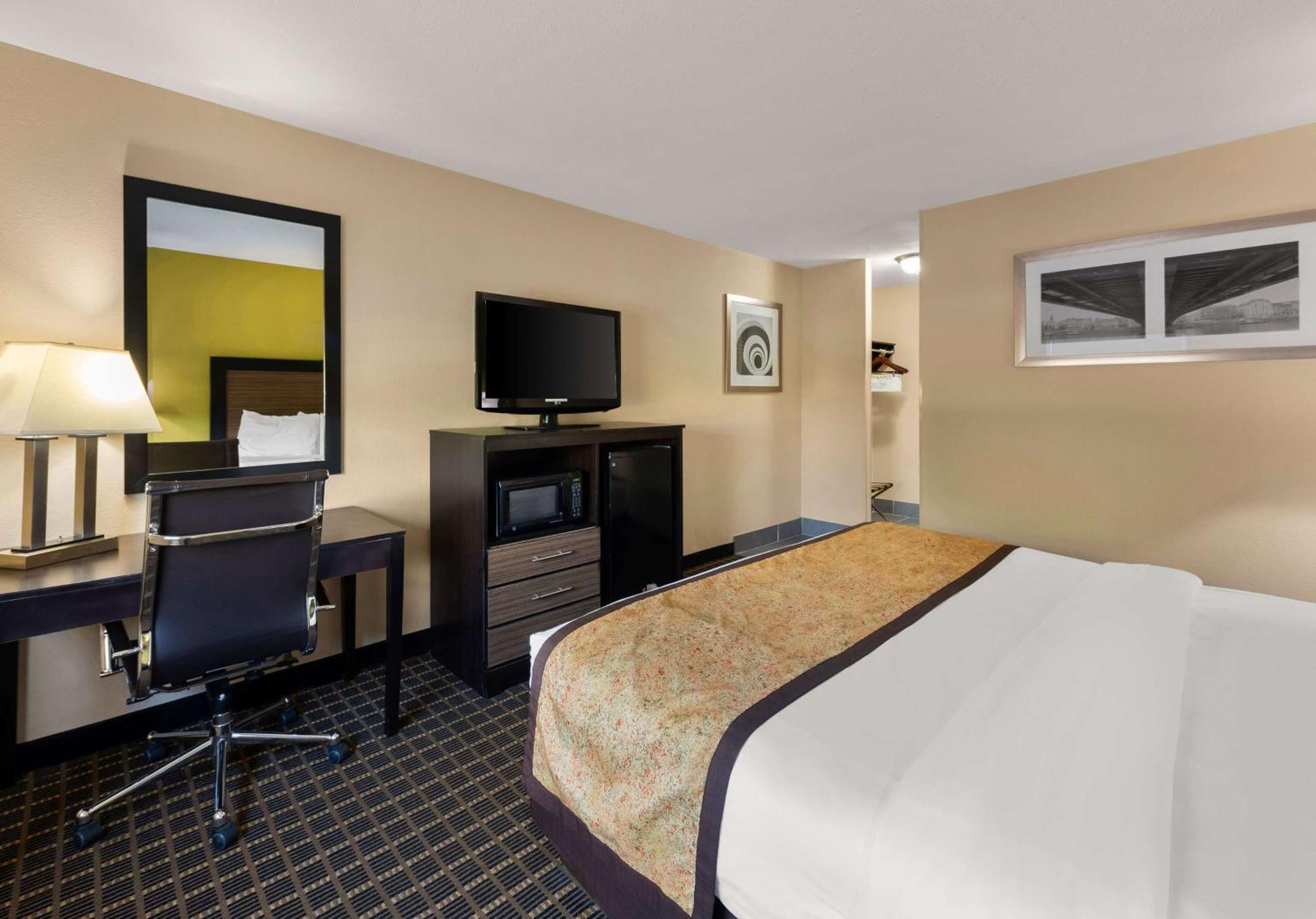 Best Western Adena Inn Чиликоти Екстериор снимка