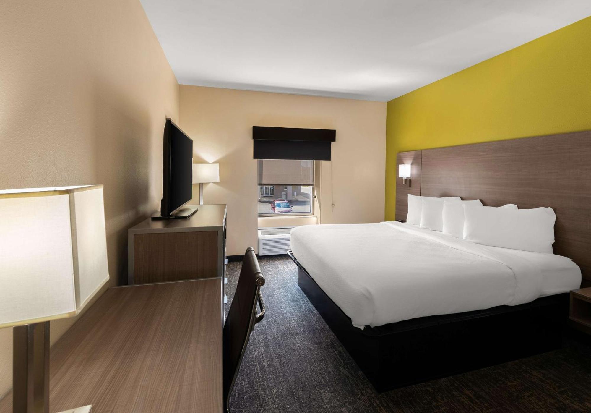 Best Western Adena Inn Чиликоти Екстериор снимка