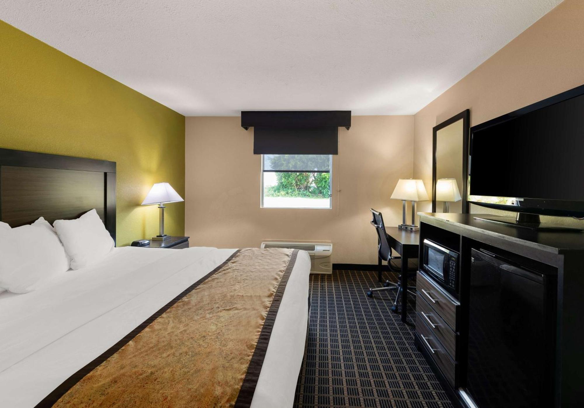 Best Western Adena Inn Чиликоти Екстериор снимка