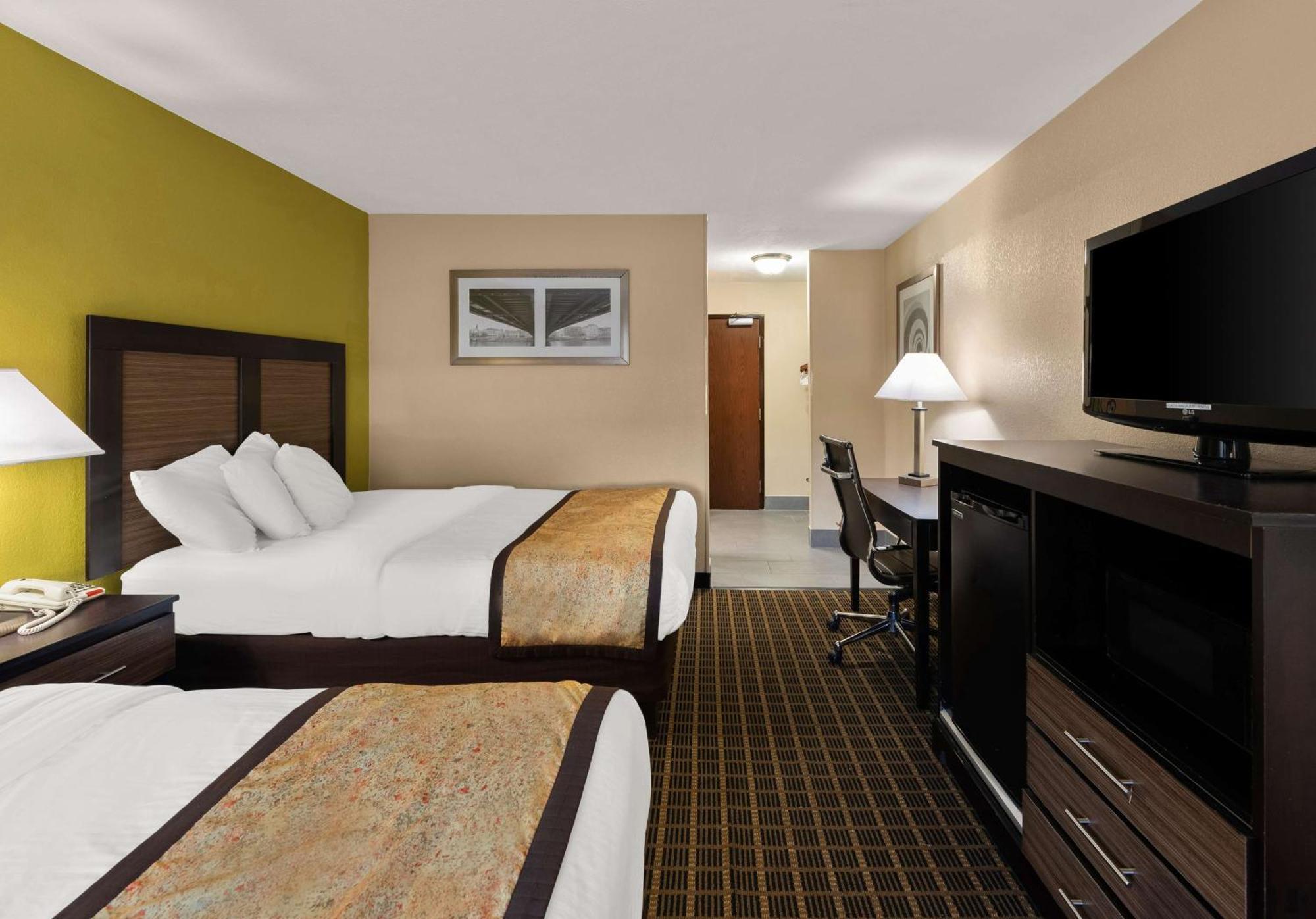 Best Western Adena Inn Чиликоти Екстериор снимка