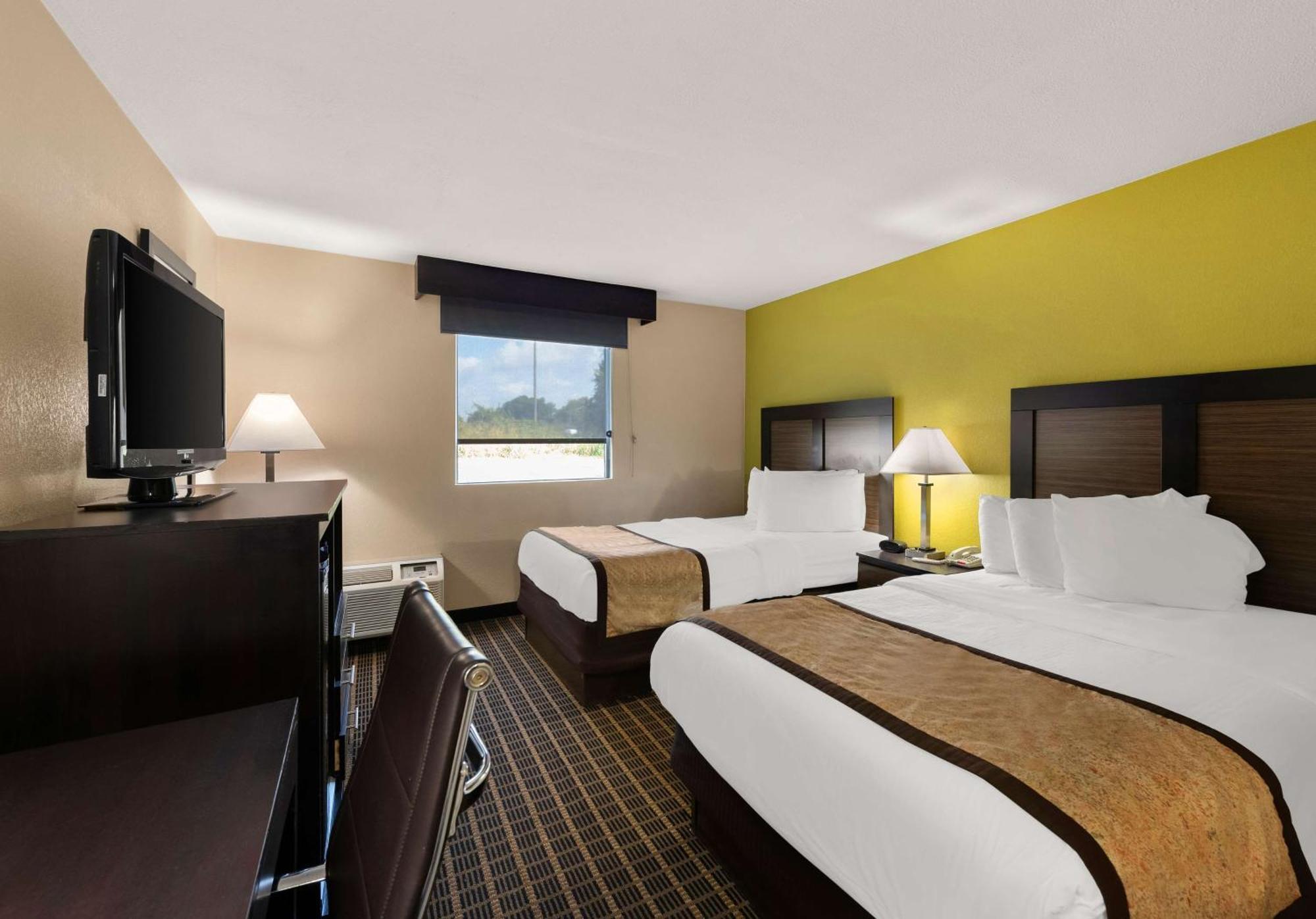Best Western Adena Inn Чиликоти Екстериор снимка