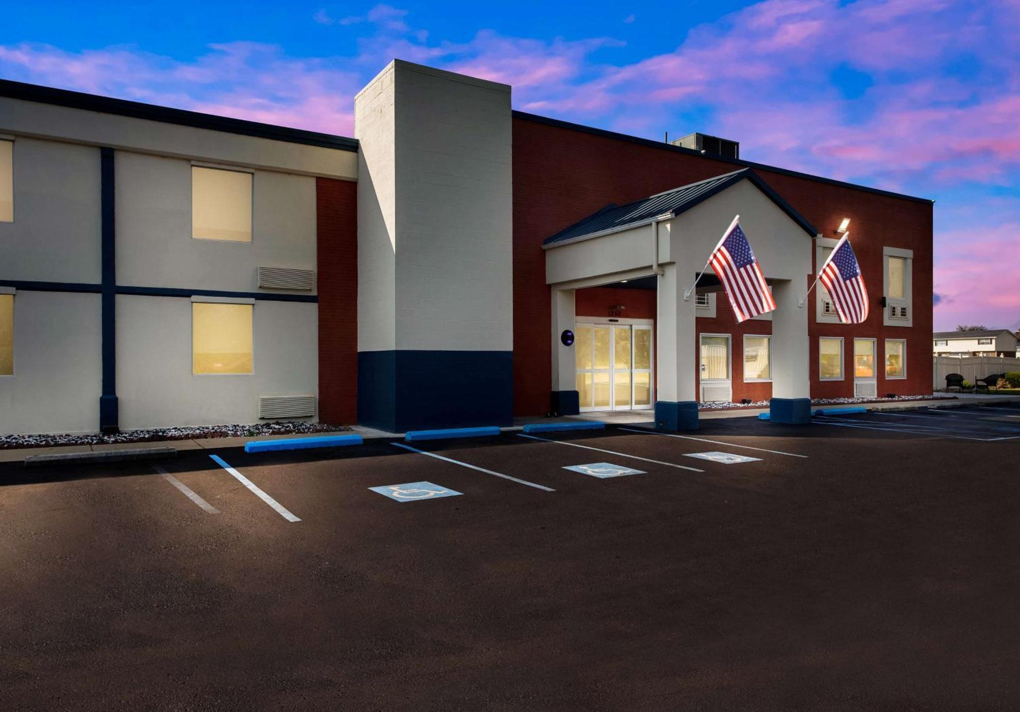 Best Western Adena Inn Чиликоти Екстериор снимка