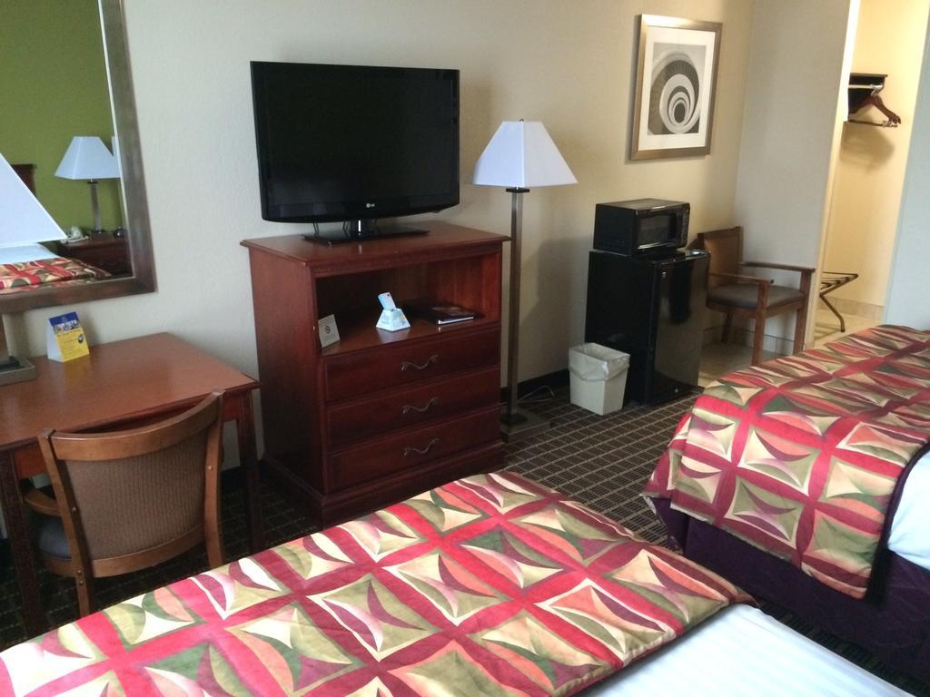 Best Western Adena Inn Чиликоти Стая снимка