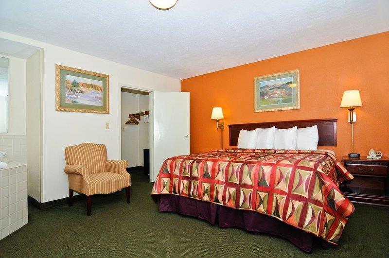 Best Western Adena Inn Чиликоти Стая снимка